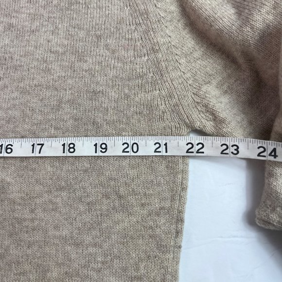 VTG L.L. Bean 100% Lambswool V-Neck Sweater size Medium Beige Made in Scotland - Picture 9 of 13